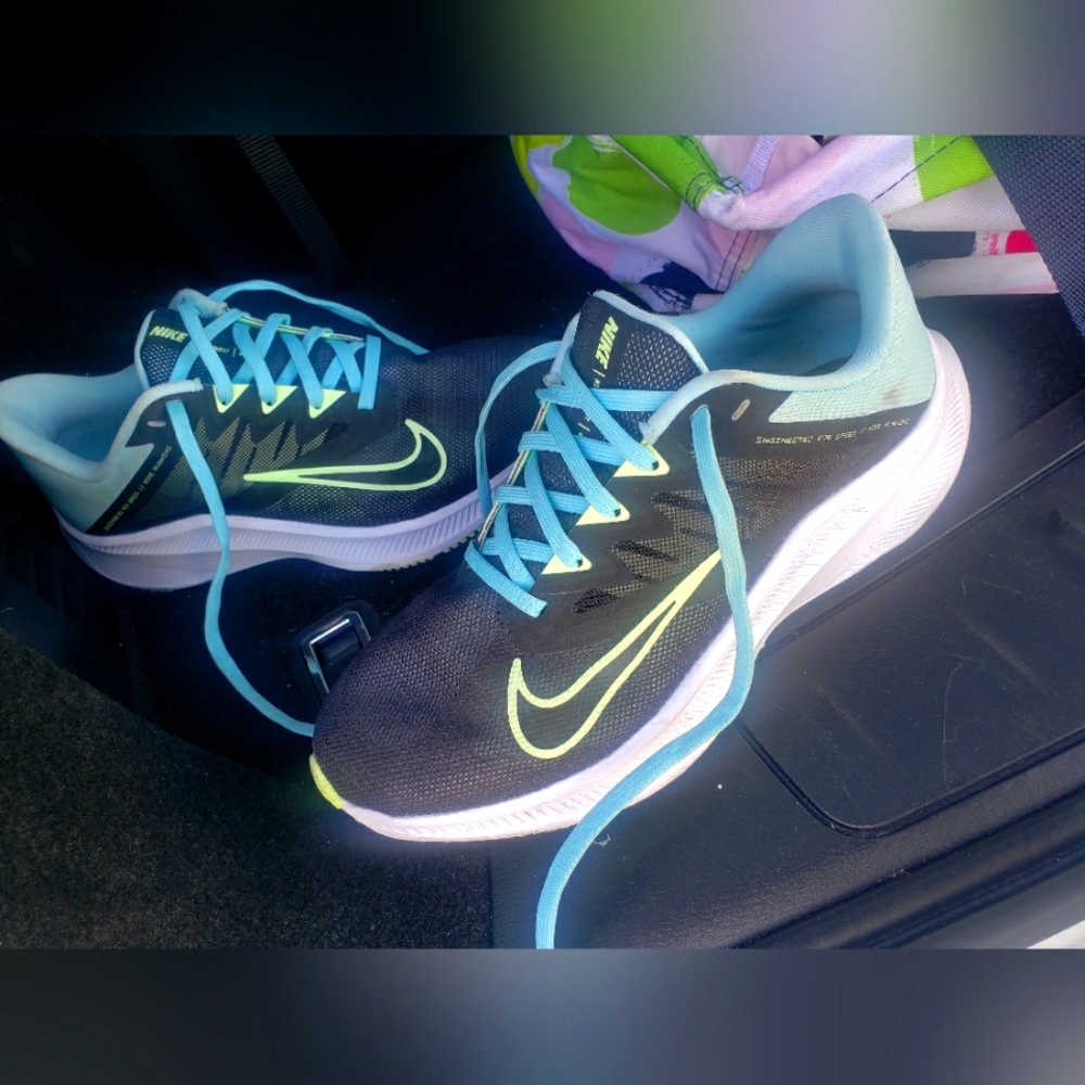 Nike Quest Running Shoe, Size 9, Black/Aqua